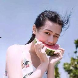 娱乐吃瓜头像女生,揭秘娱乐圈美女吃瓜头像背后的故事